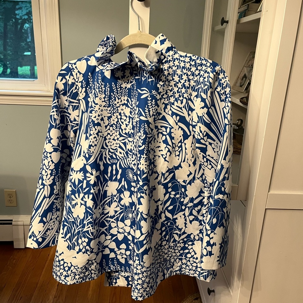 Tuckernuck Faye Blouse in blue and white pattern size M